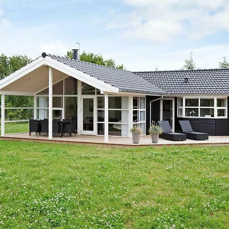 8 Person In Glesborg Semesterbostad Fjellerup
